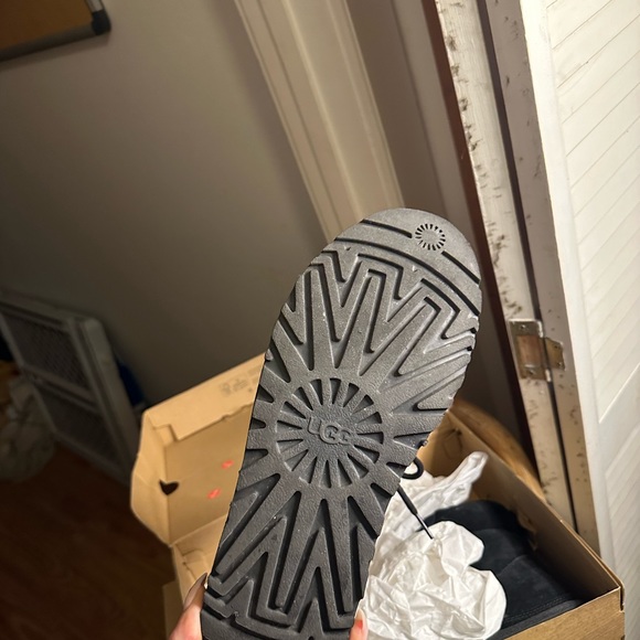 UGG Black Neumel Boot - Picture 4 of 5